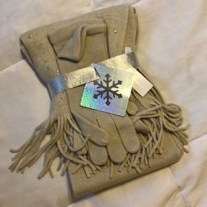 NY&C Gloves and Scarf Set